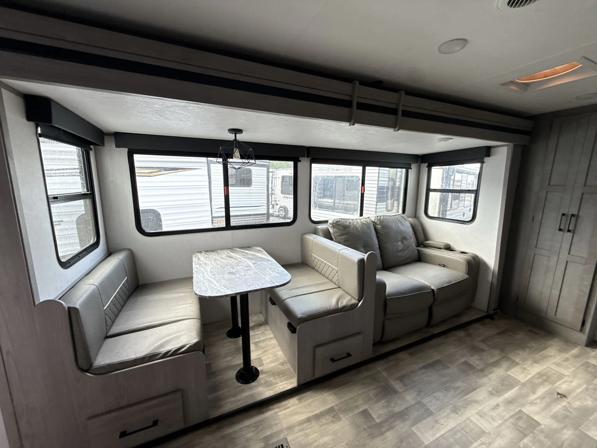 2023 Dutchmen Kodiak Ultimate 3301BHSL — living area main