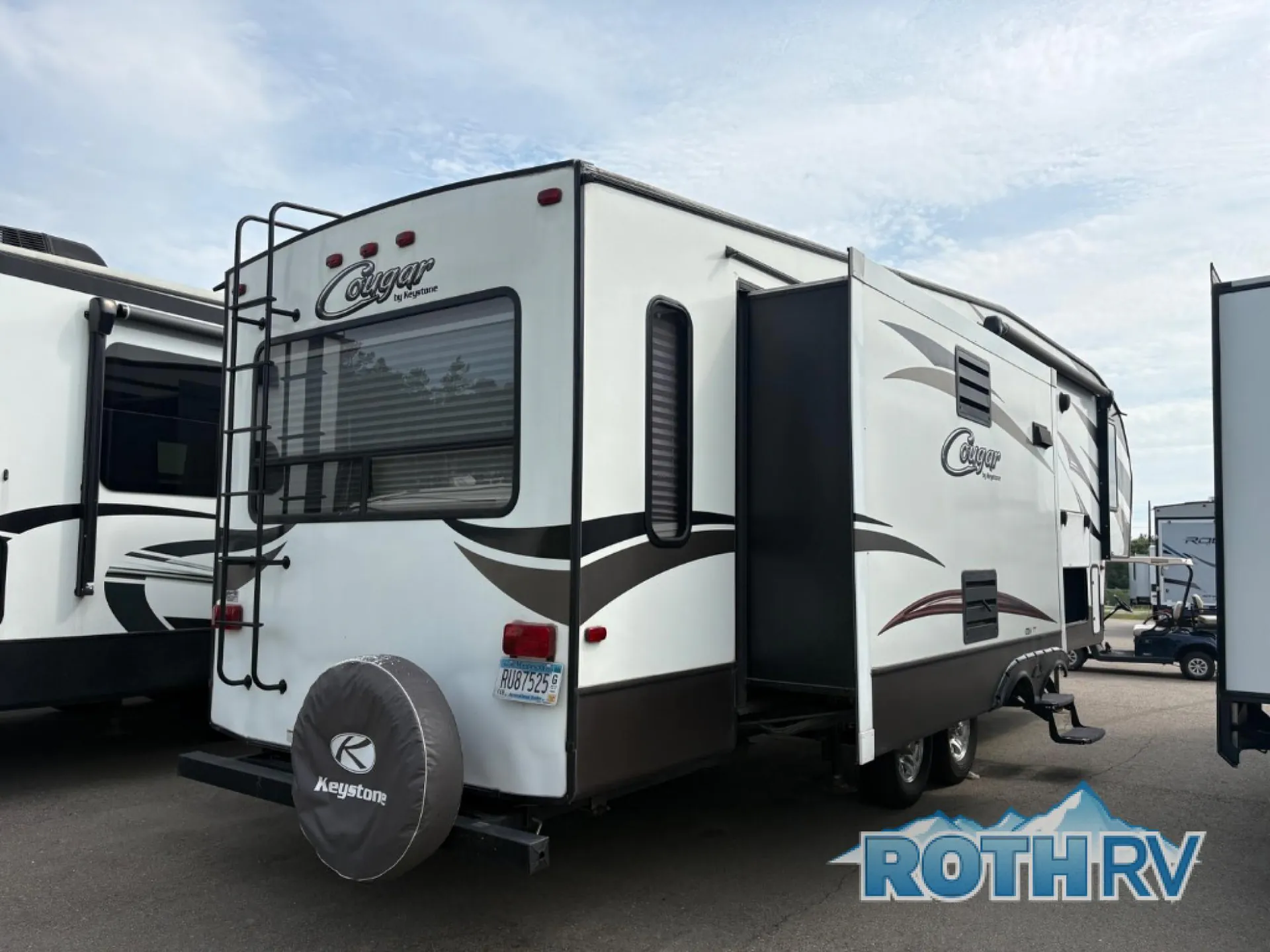 2015 Keystone Cougar 303RLS - Photo 4