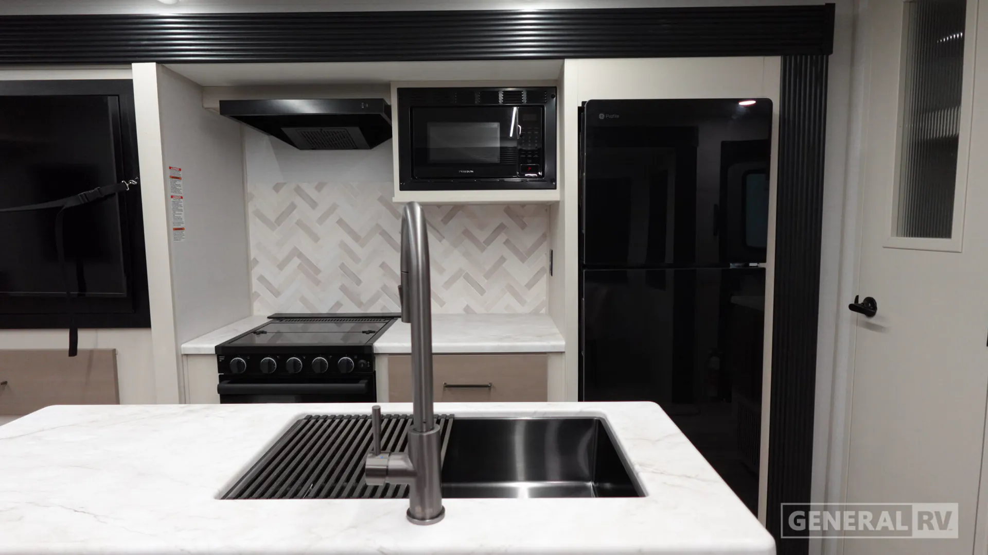 2027 Forest River Wildwood Heritage Glen 308RL — Photo 6