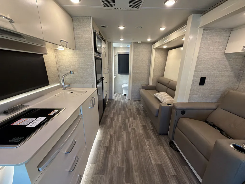 2020 Tiffin Wayfarer 25 RW, Photos photo 2