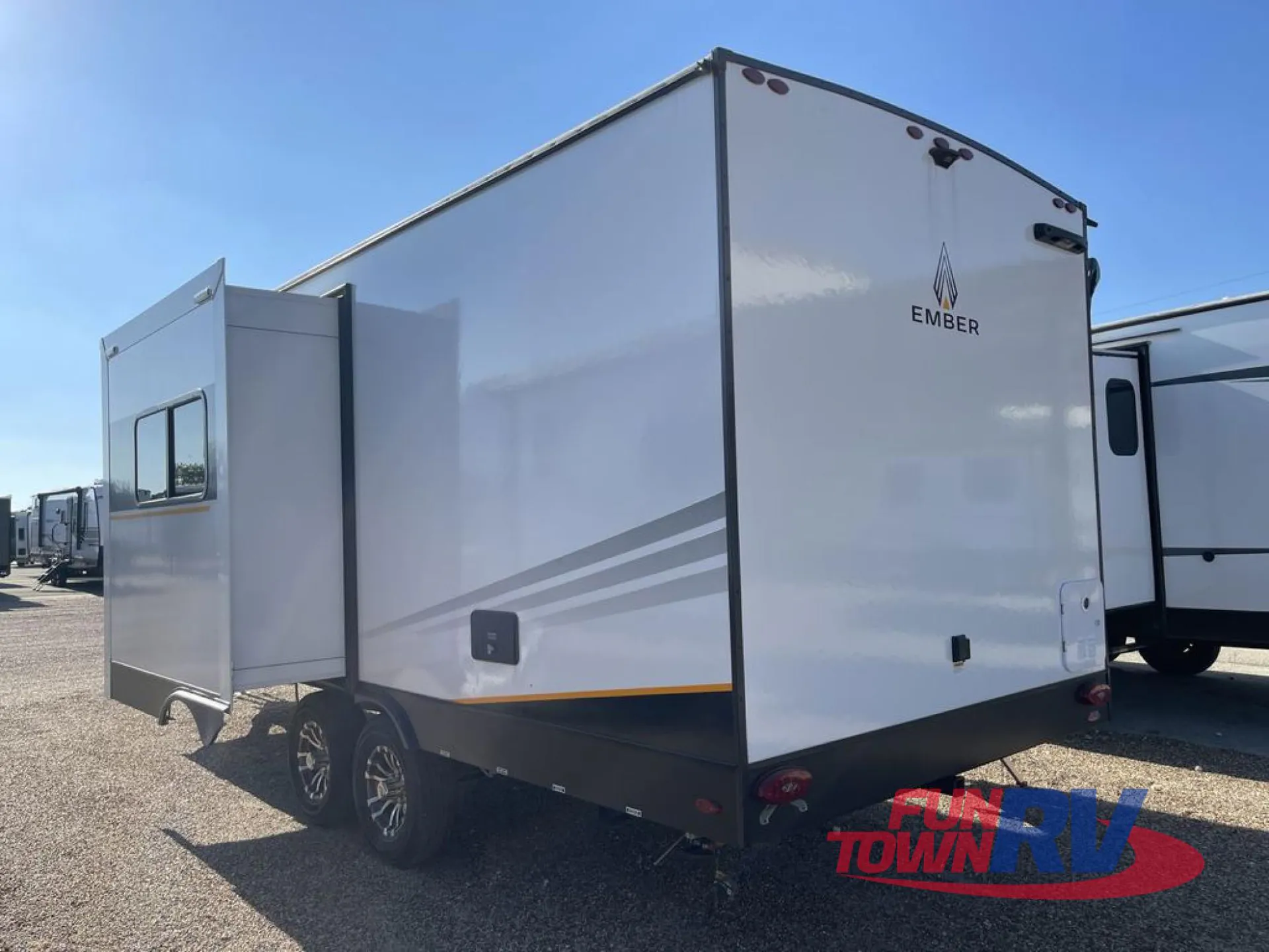 2025 Ember RV E-Series 21FBE - Photo 4