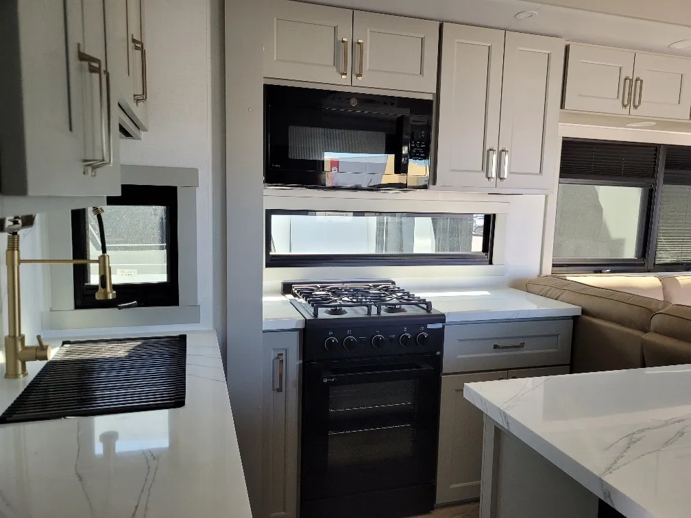 2026 Brinkley Model G 3970, Photos photo 9