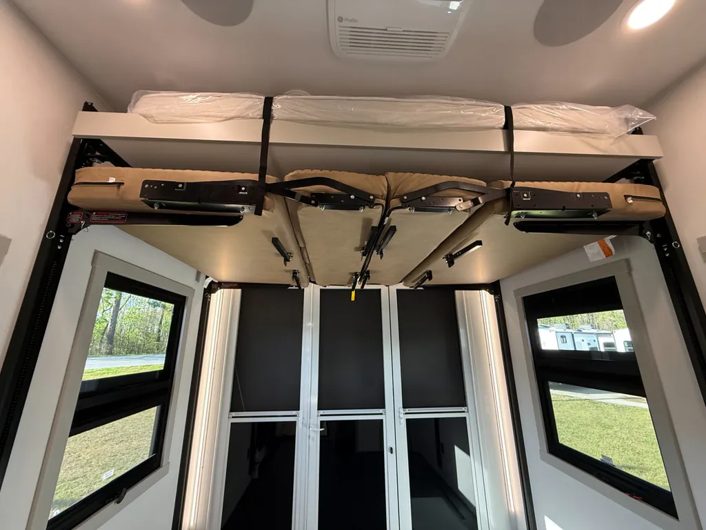 2026 Brinkley Model G 3520, Photos photo 36