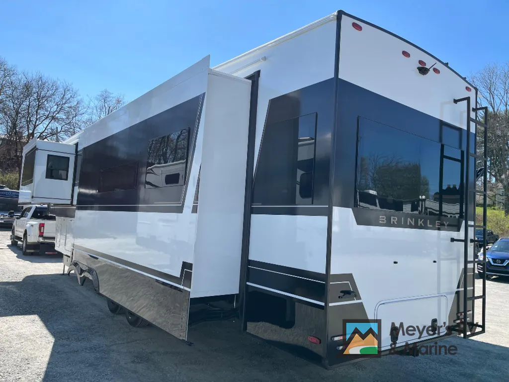 2026 Brinkley Model Z 3600, Photos photo 4