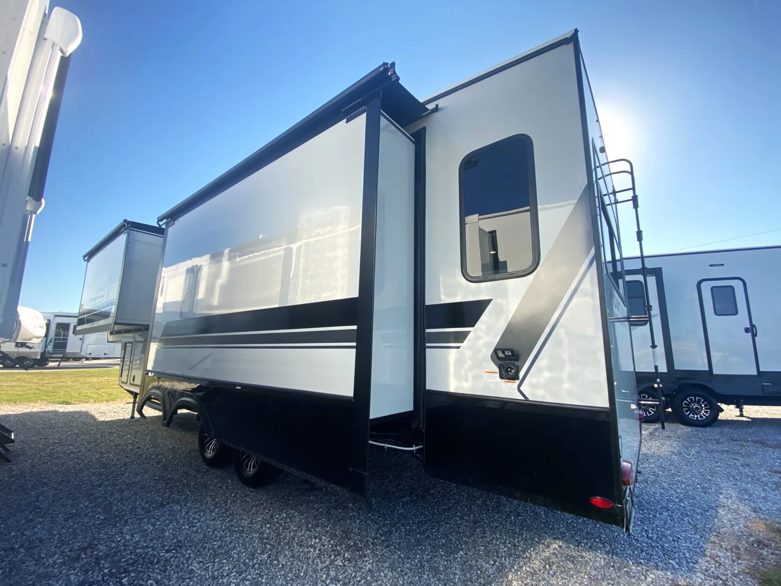 2026 Keystone Montana High Country 295RL - Photo 3