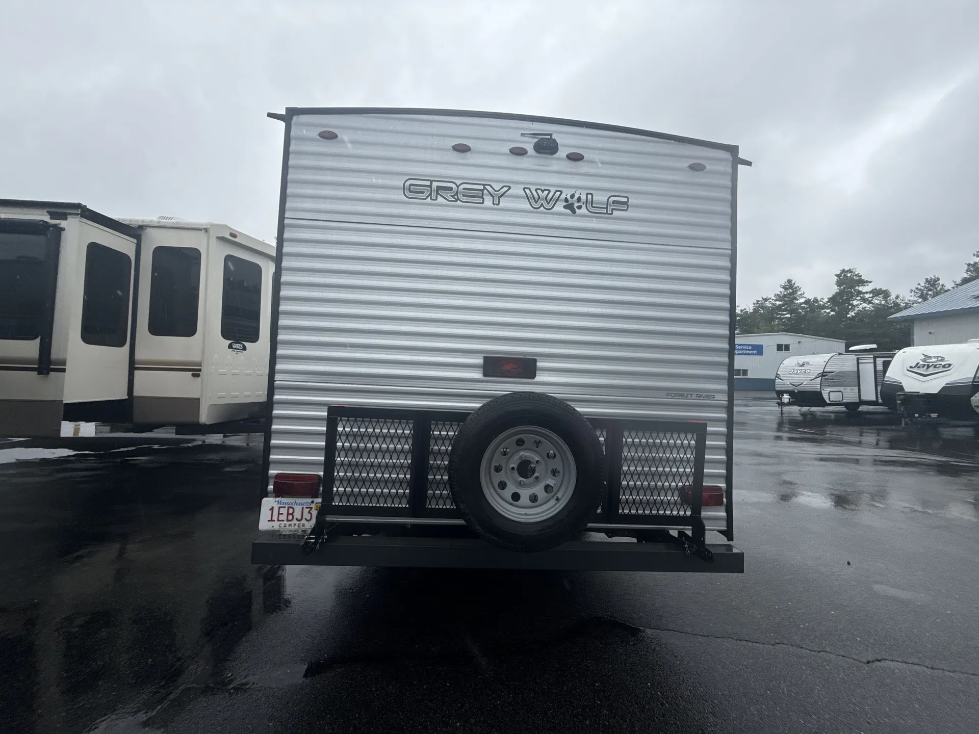2022 Forest River Cherokee Grey Wolf 26DJSE — backside