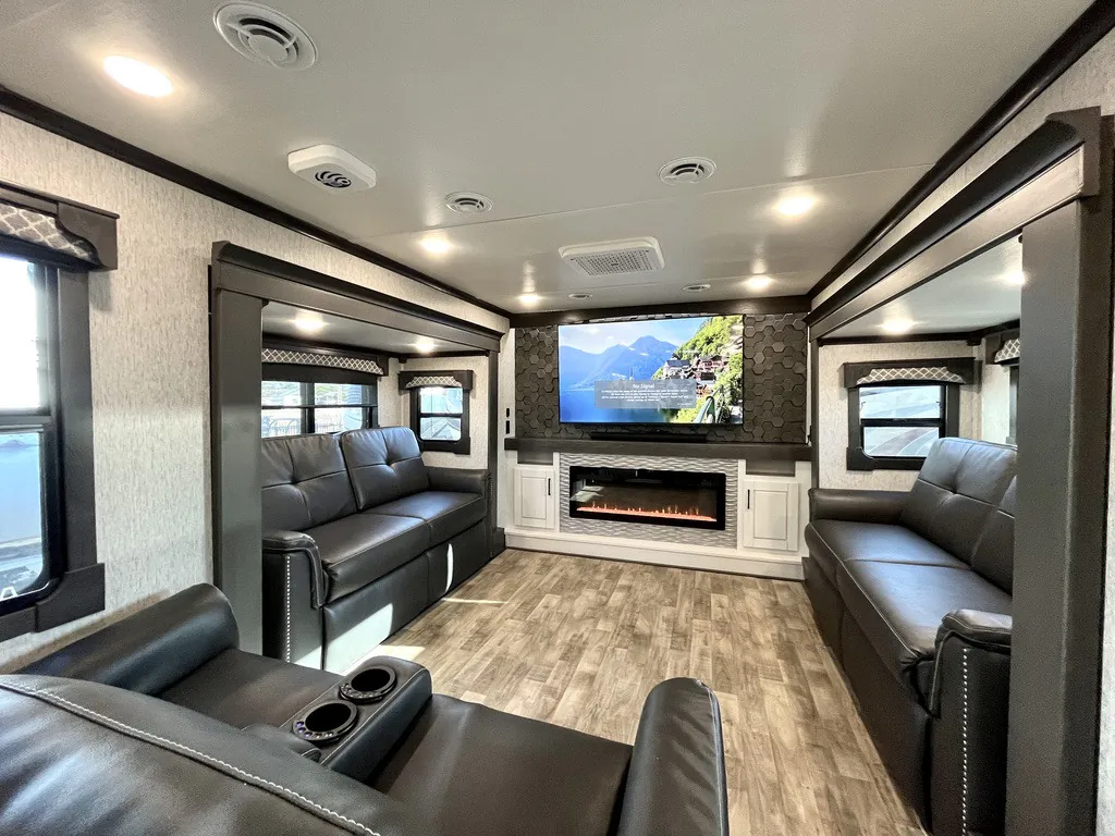 2024 CrossRoads Redwood RW4200FL
