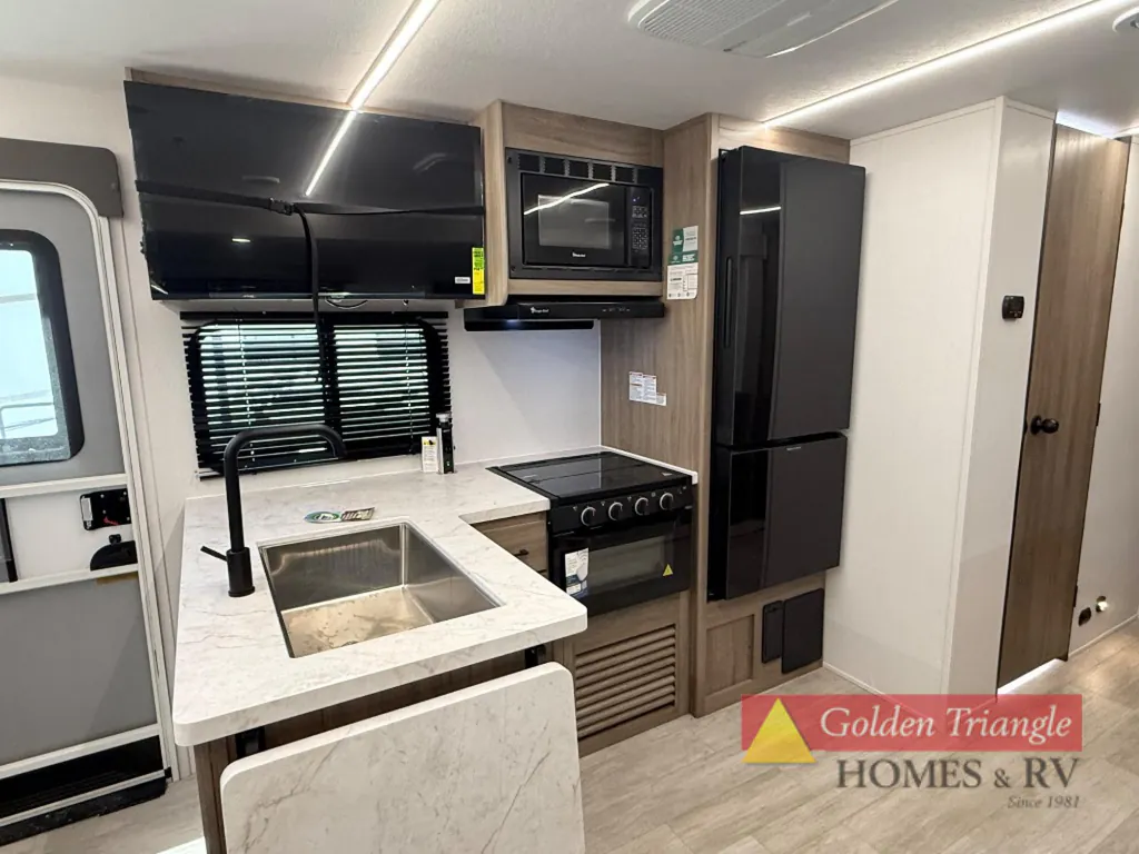 2026 Coachmen Freedom Express Select 30SE, Photos photo 8