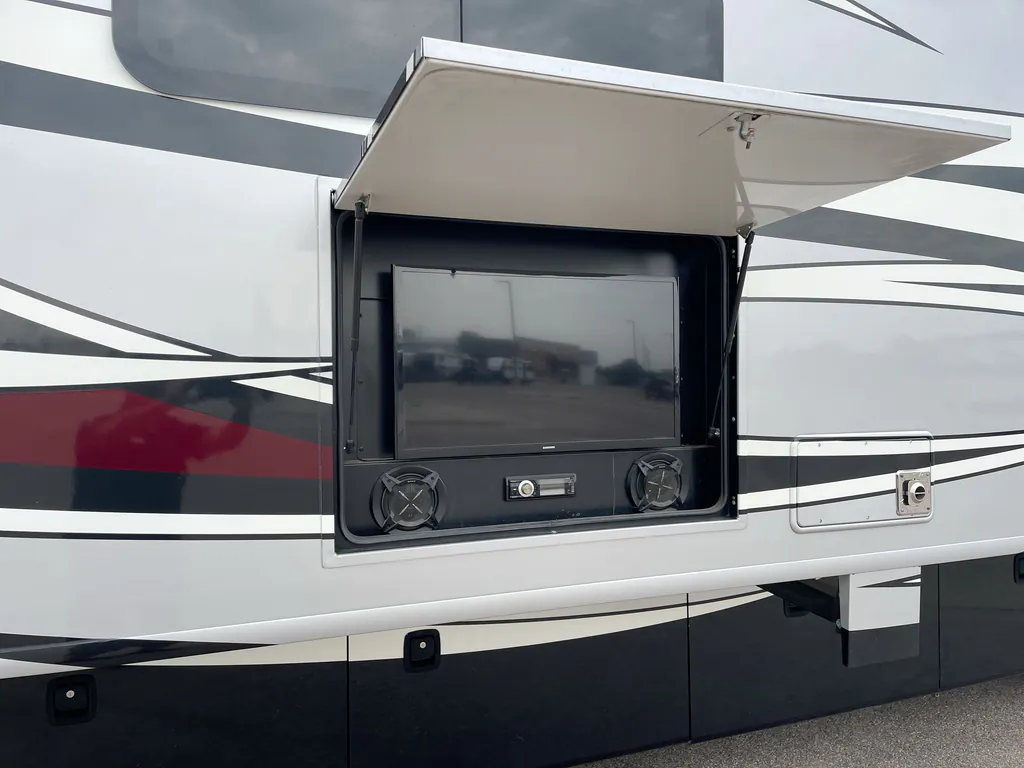 2017 Fleetwood Pace Arrow LXE 38F, Photos photo 25