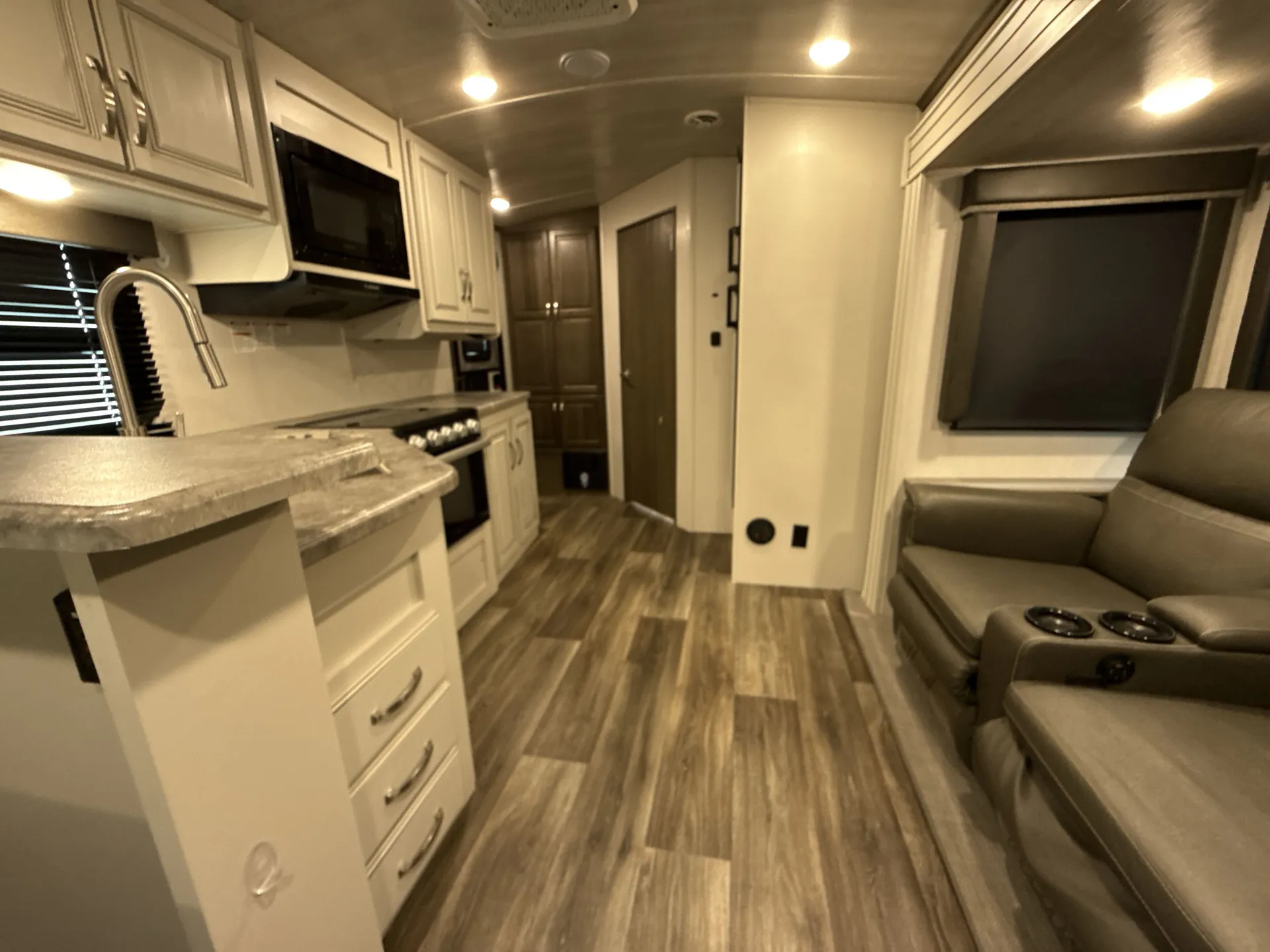 2022 Keystone Cougar Half-Ton 22RBSWE — living area main