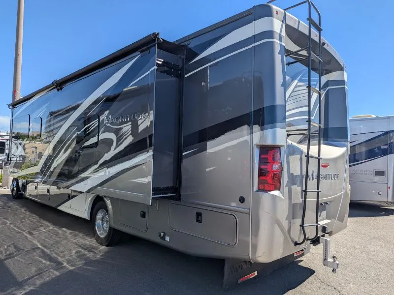 2022 Thor Motor Coach Magnitude BT36 - Photo 3