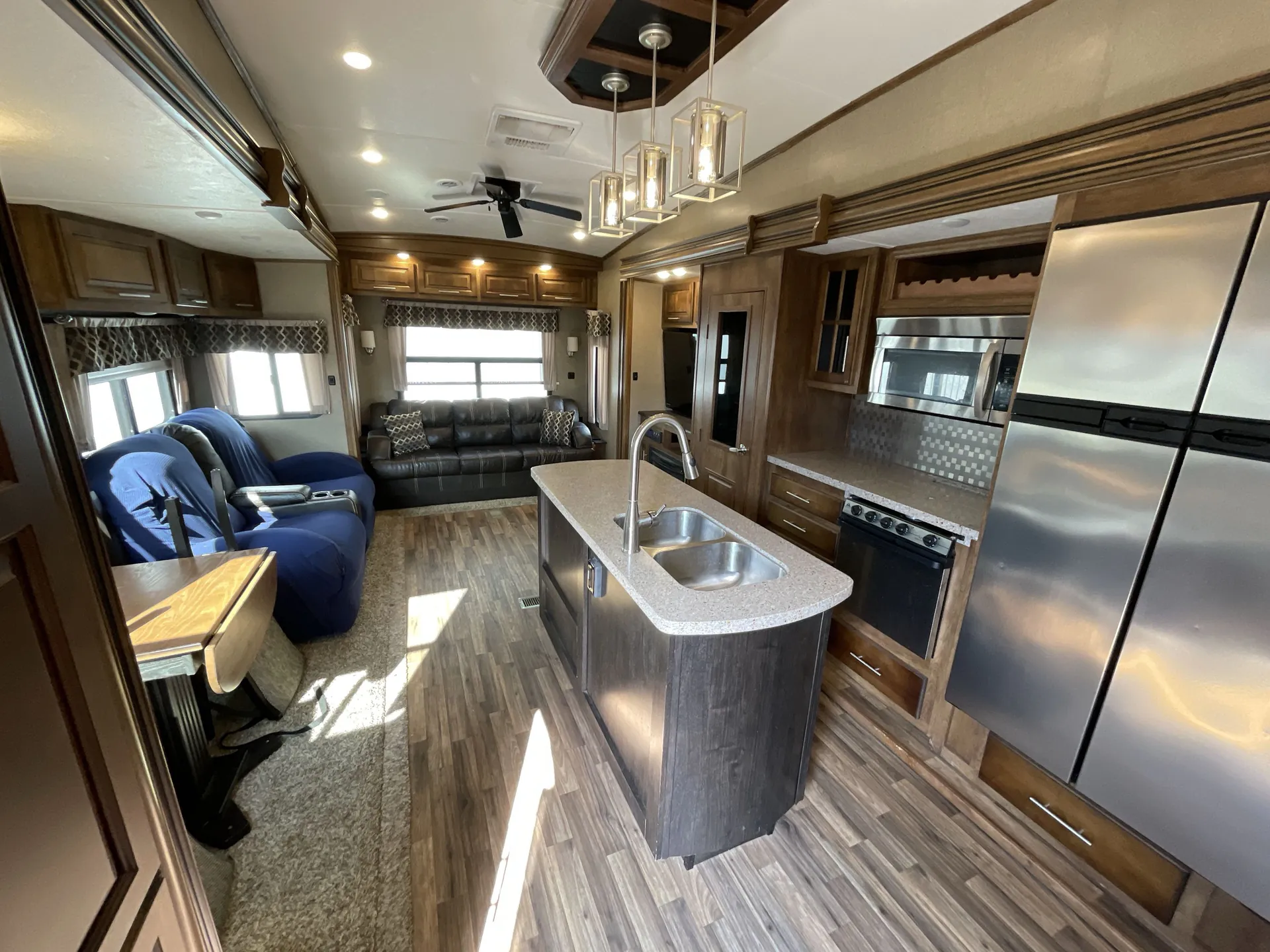 2016 Coachmen Brookstone 325RL — living area main