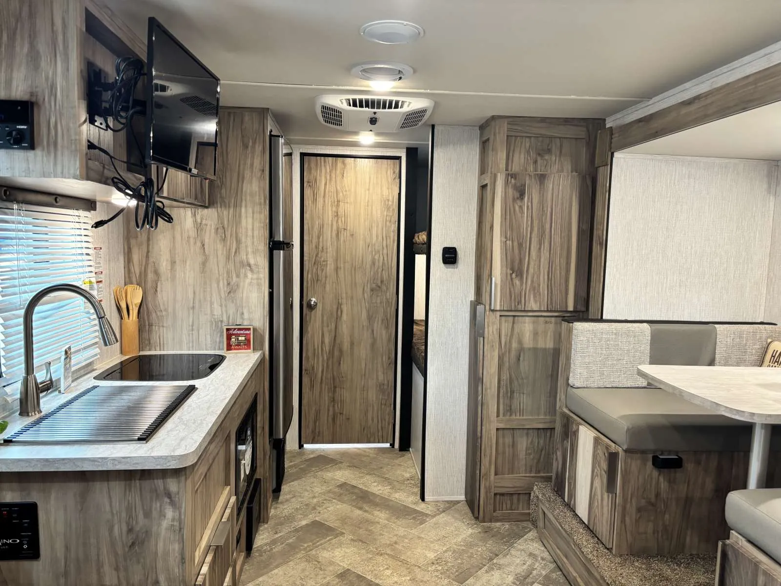 2022 Palomino Real Lite RL189 - Photo 3