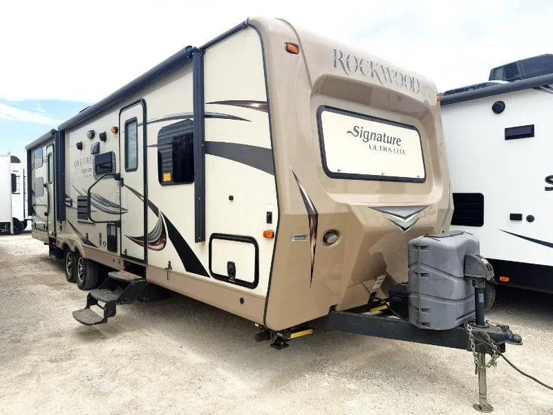 2016 Forest River Rockwood Signature Ultra Lite 8311WS - Photo 2