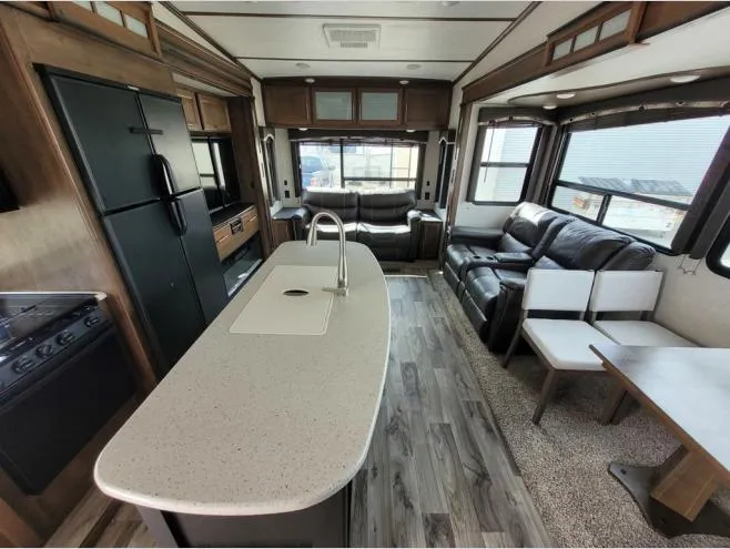 2019 Keystone Cougar 310RLS - Photo 4