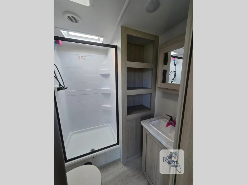 2027 East to West Della Terra 272RL, Photos photo 12