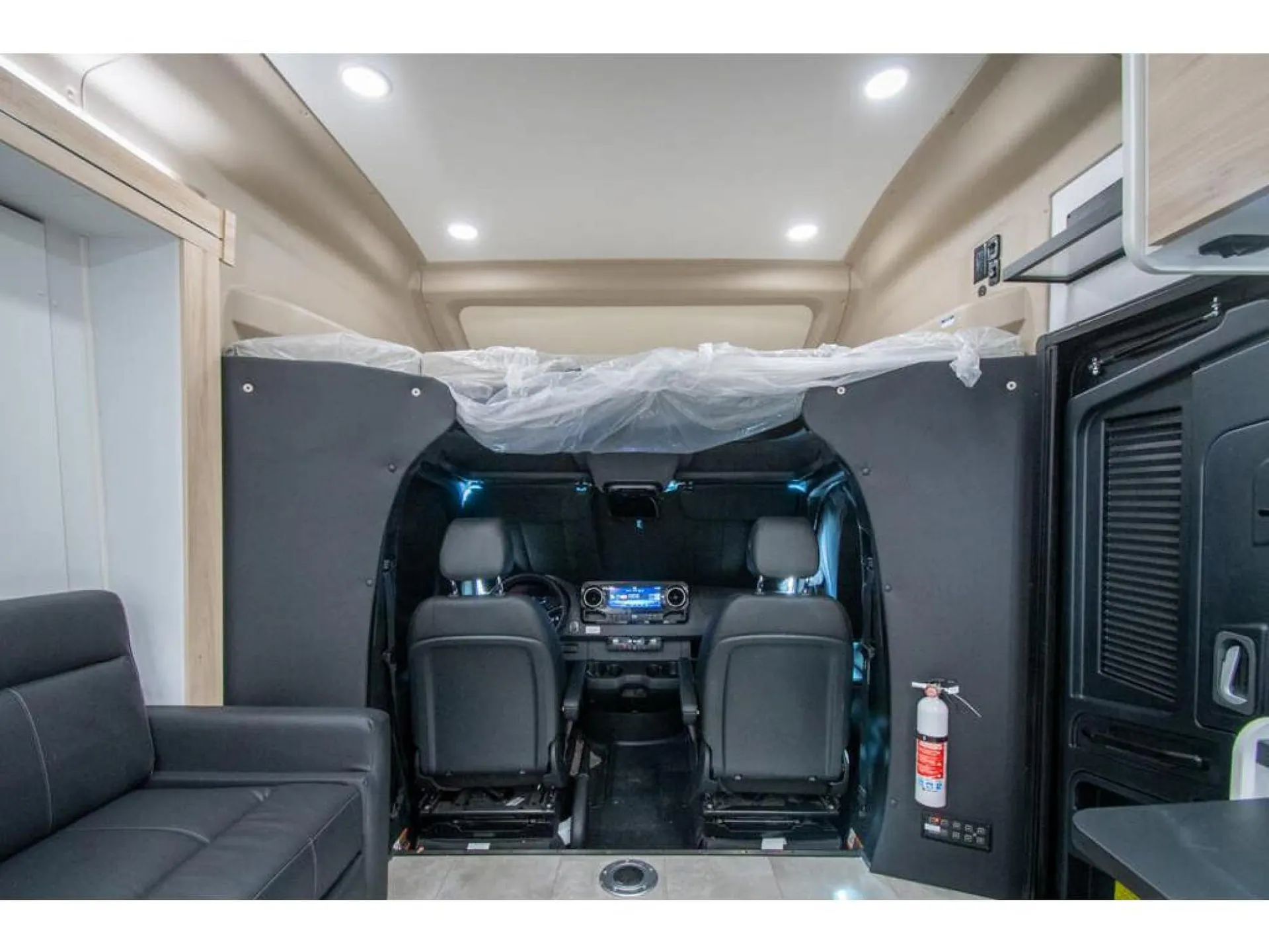 2026 Entegra Coach Qwest 25M - Photo 4