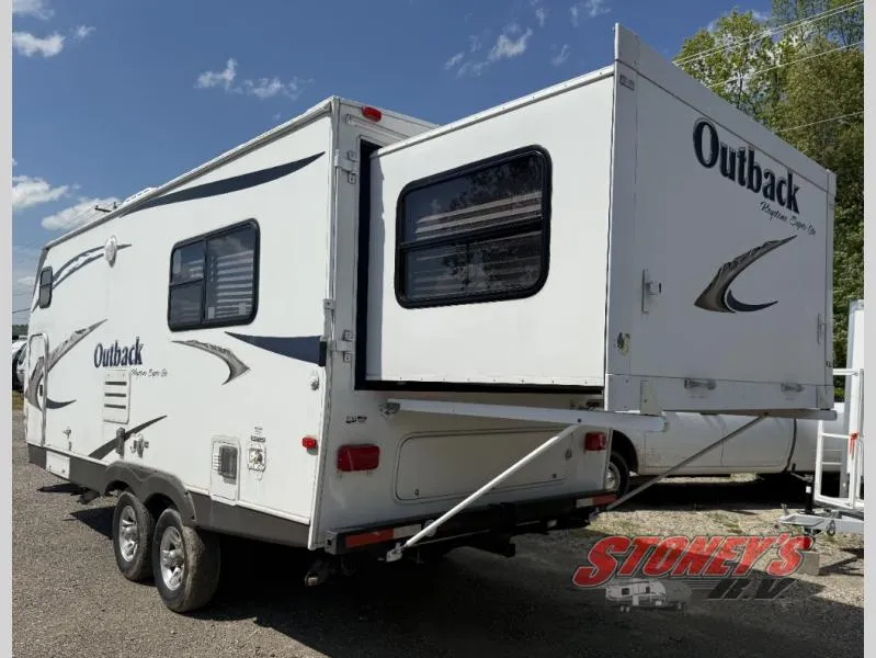2010 Keystone Outback 210RS - Photo 3