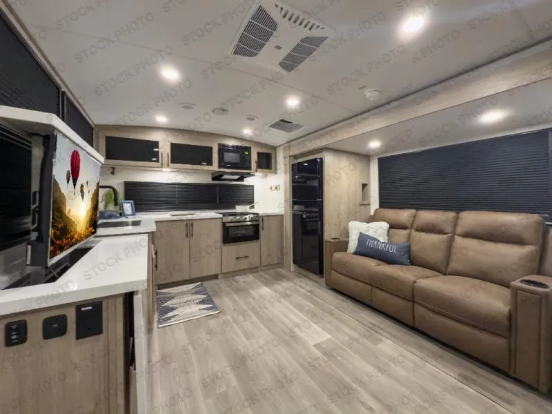 2027 Grand Design Imagine 2700BS - Photo 3