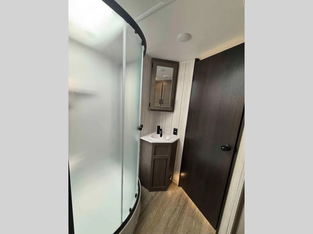 2026 Forest River Cherokee Alpha Wolf 33BH, Photos photo 10