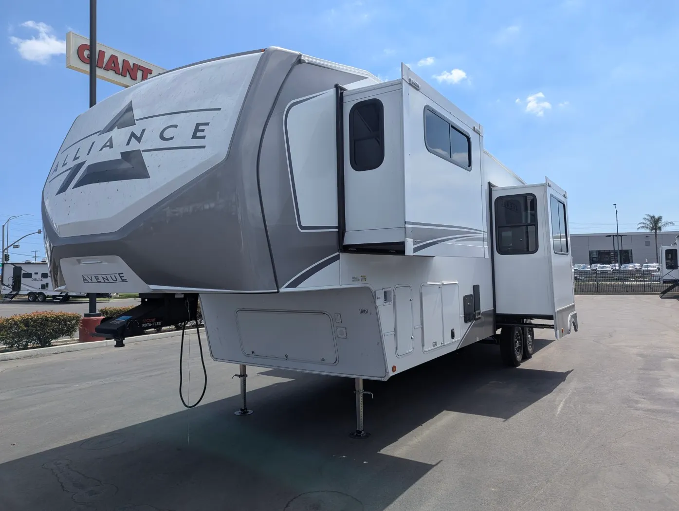 2026 Alliance RV Avenue 35RKS - Photo 3