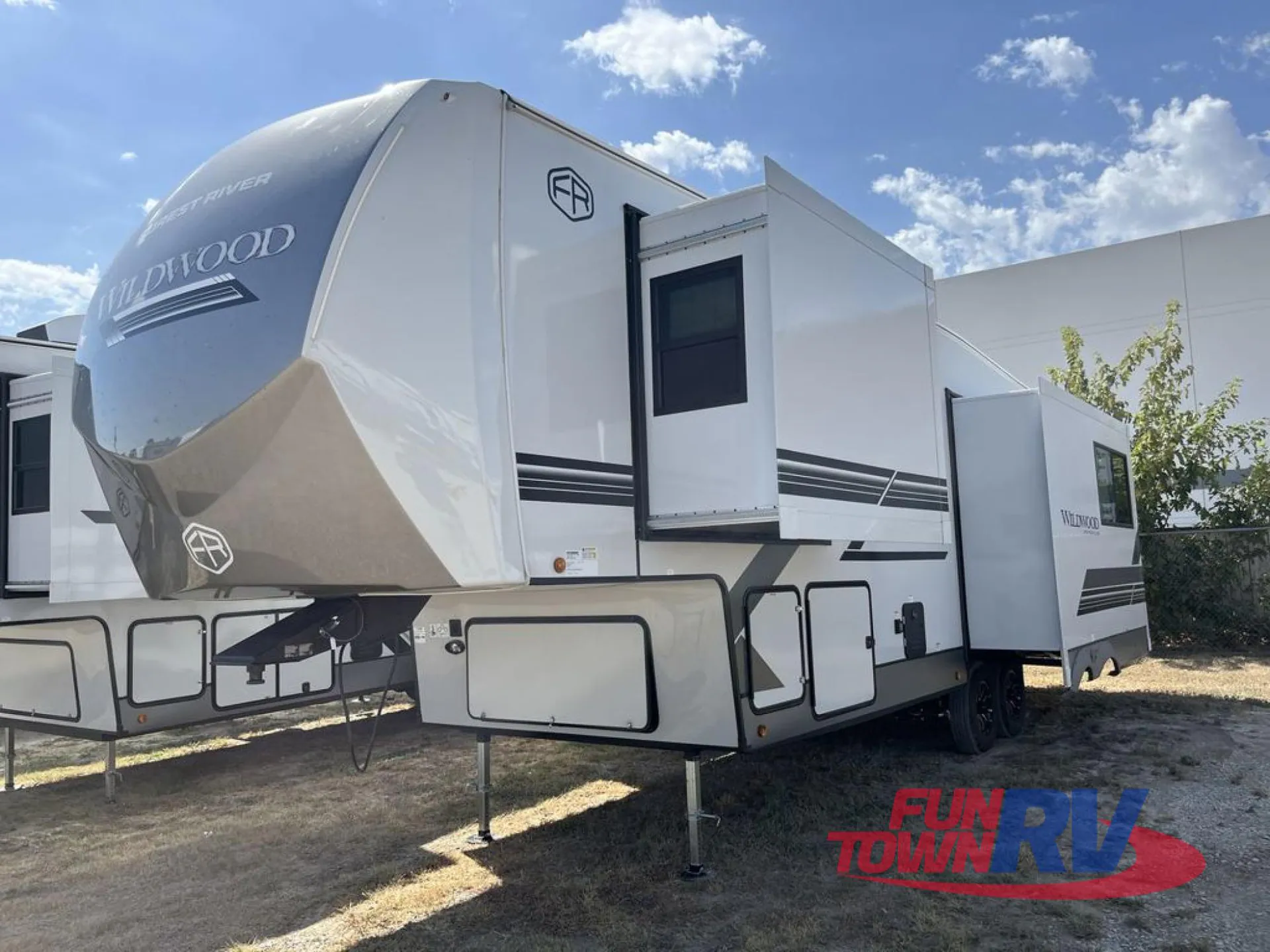 2027 Forest River Wildwood Heritage Glen 286RL - Photo 3