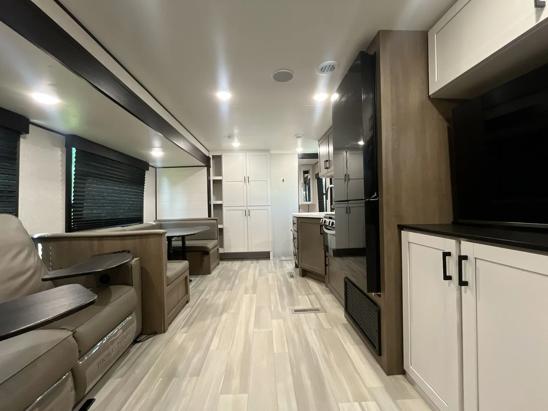 2025 Starcraft Autumn Ridge 28BHS — living area main