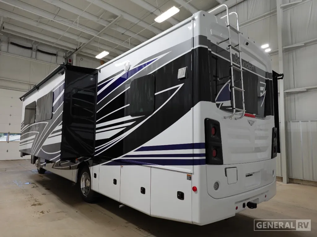 2026 Fleetwood Bounder 33C - Photo 4