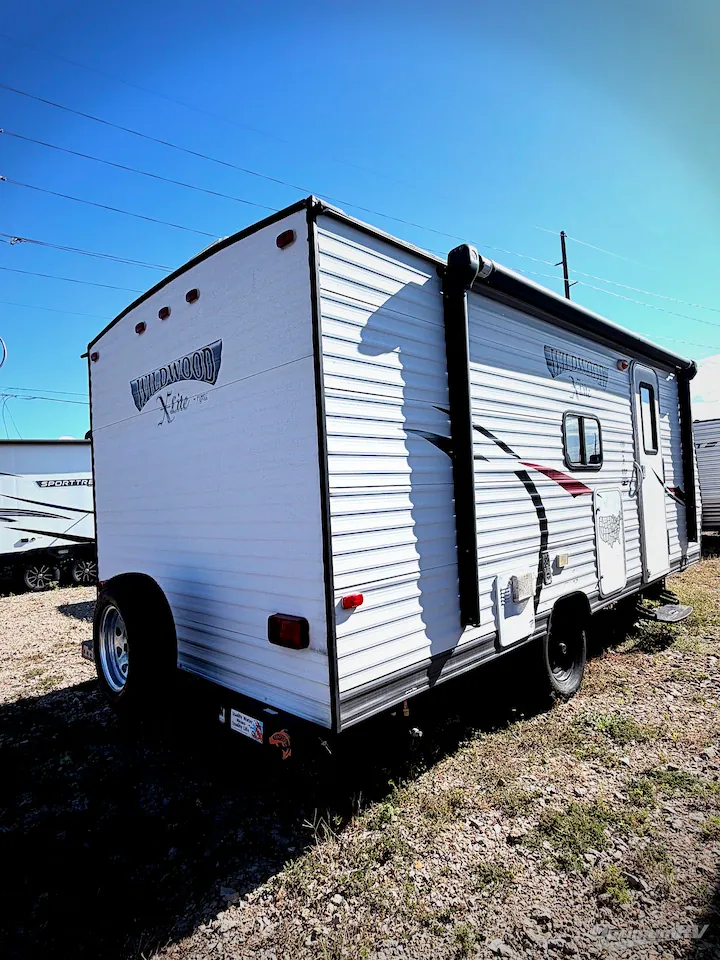 2018 Forest River Wildwood X-Lite 230BHXL - Photo 3