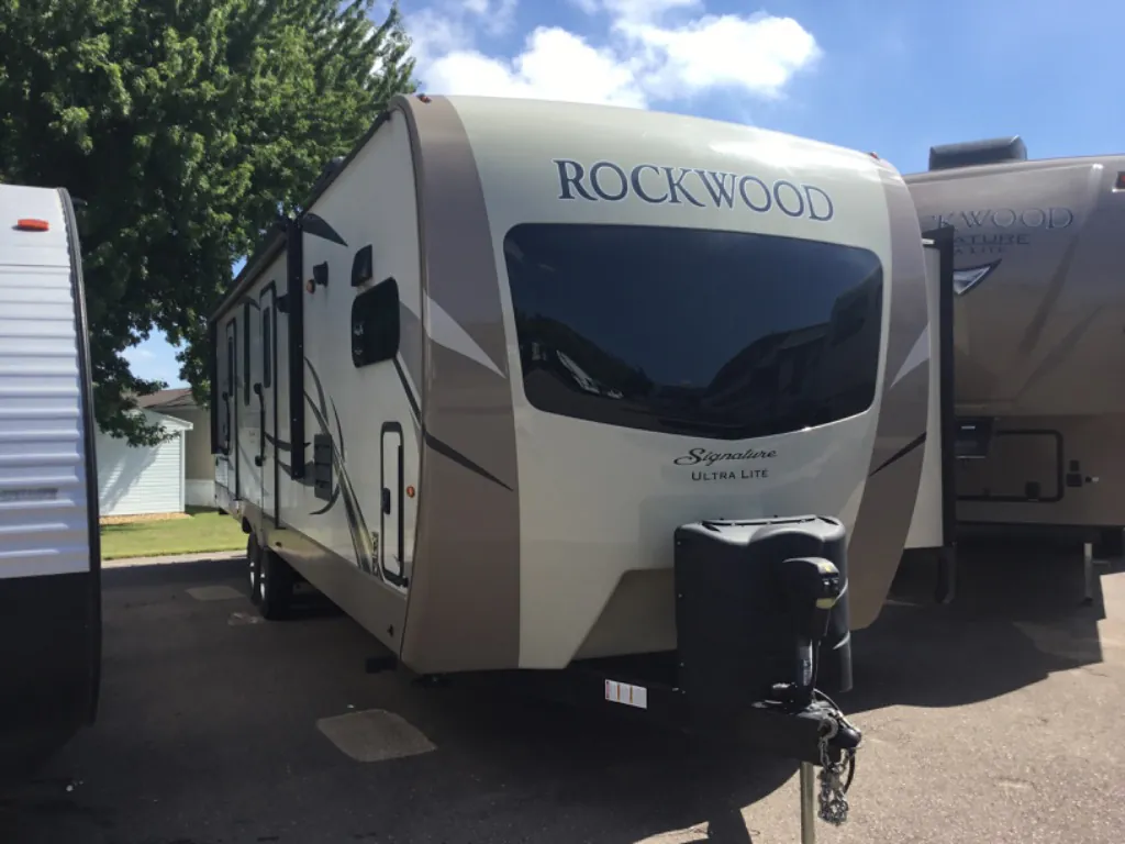 2018 Forest River Rockwood Signature Ultra Lite 8335BSS - Photo 2