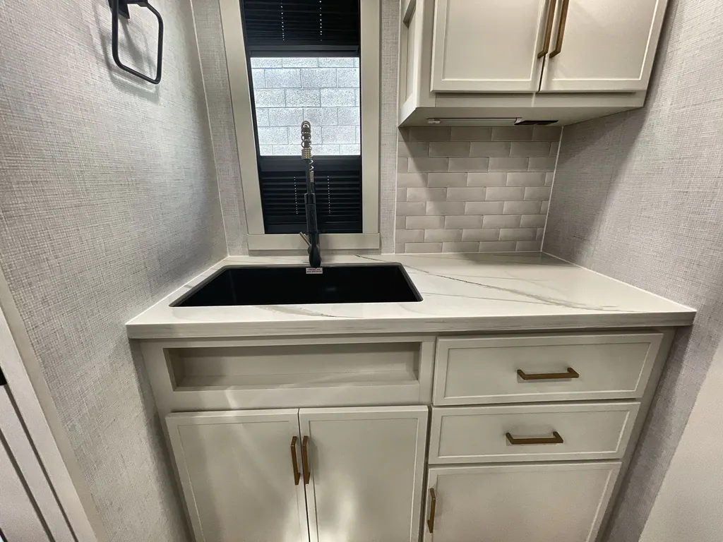 2026 Brinkley Model I 235, Photos photo 3
