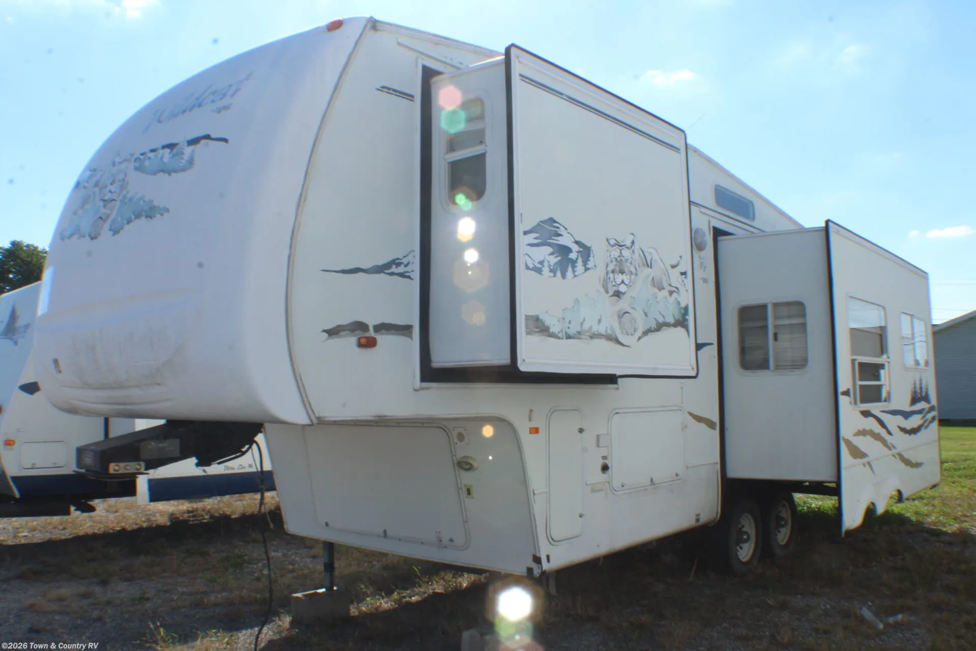 2005 Forest River Wildcat 29RLBS - Photo 2