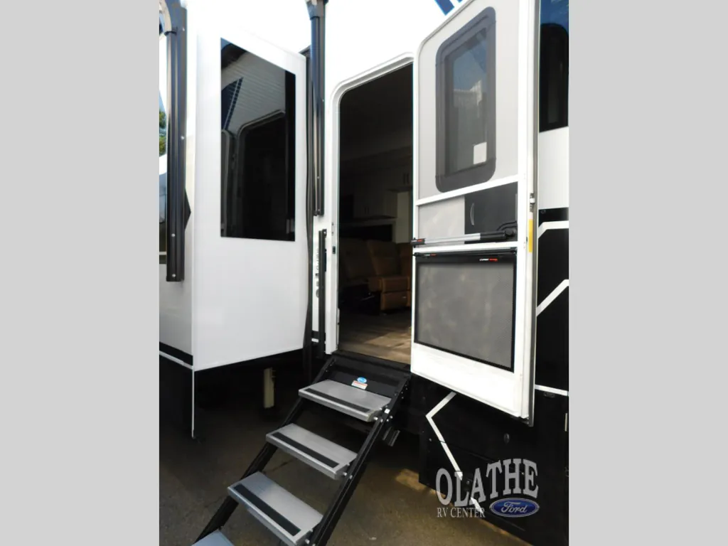 2026 Brinkley Model G 3970, Photos photo 9