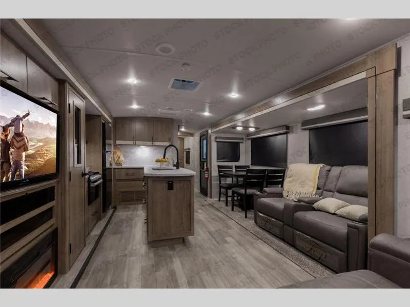2023 Grand Design Imagine 2970RL - Photo 3