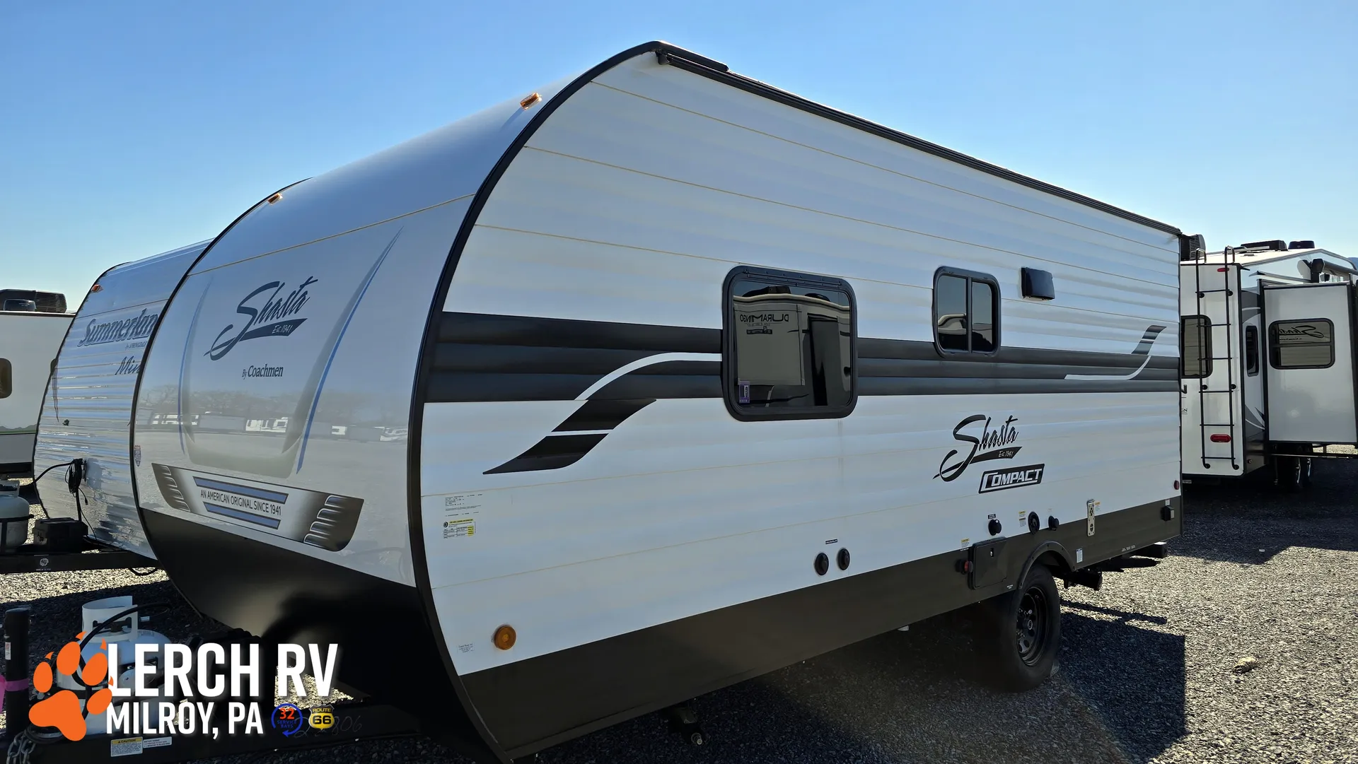 2025 Shasta Compact 18FQ - Photo 3