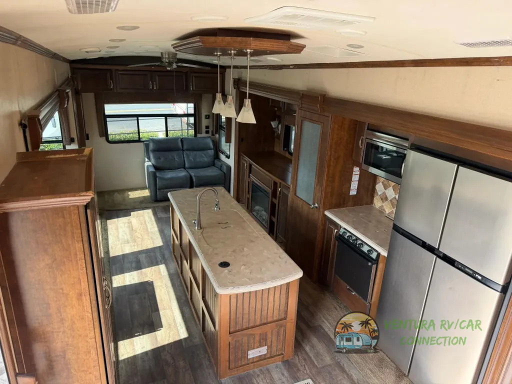 2016 Forest River Cardinal 3455RL, Photos photo 19