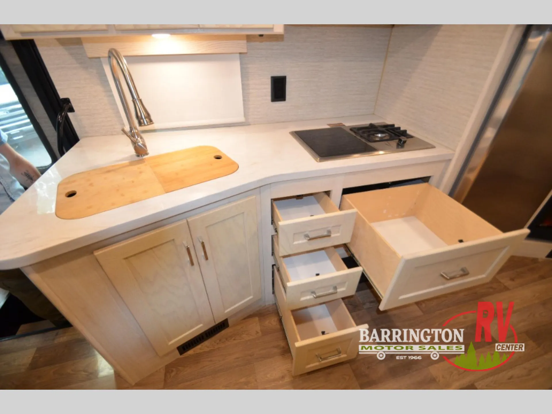2021 Winnebago Adventurer 35F - Photo 4