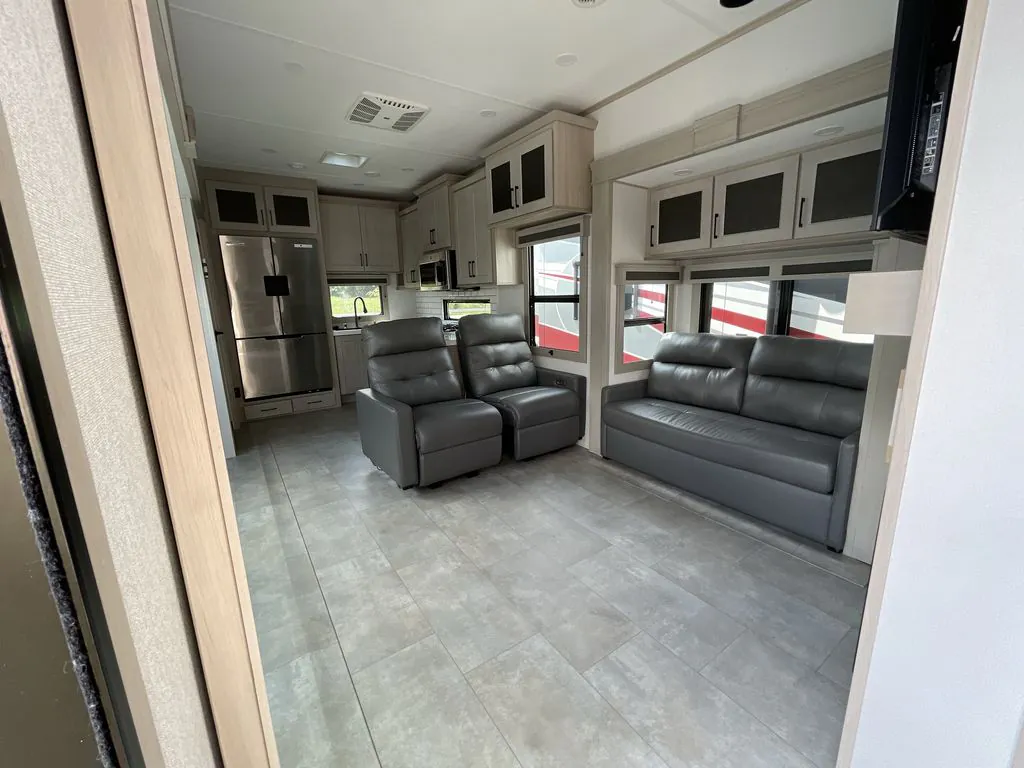 2025 Grand Design Solitude 417KB - Photo 3