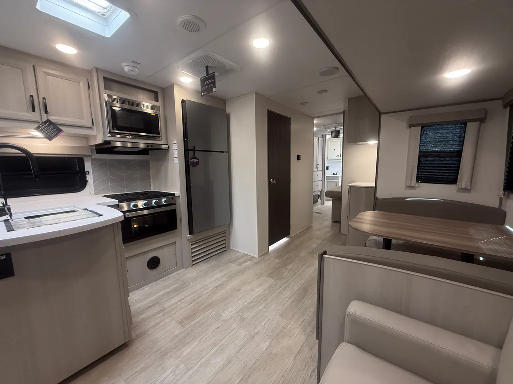 2027 Coachmen Catalina Legacy Edition 333DBDSCK, Photos photo 12