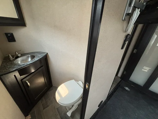 2018 Dutchmen Voltage Triton 3551, Photos photo 29