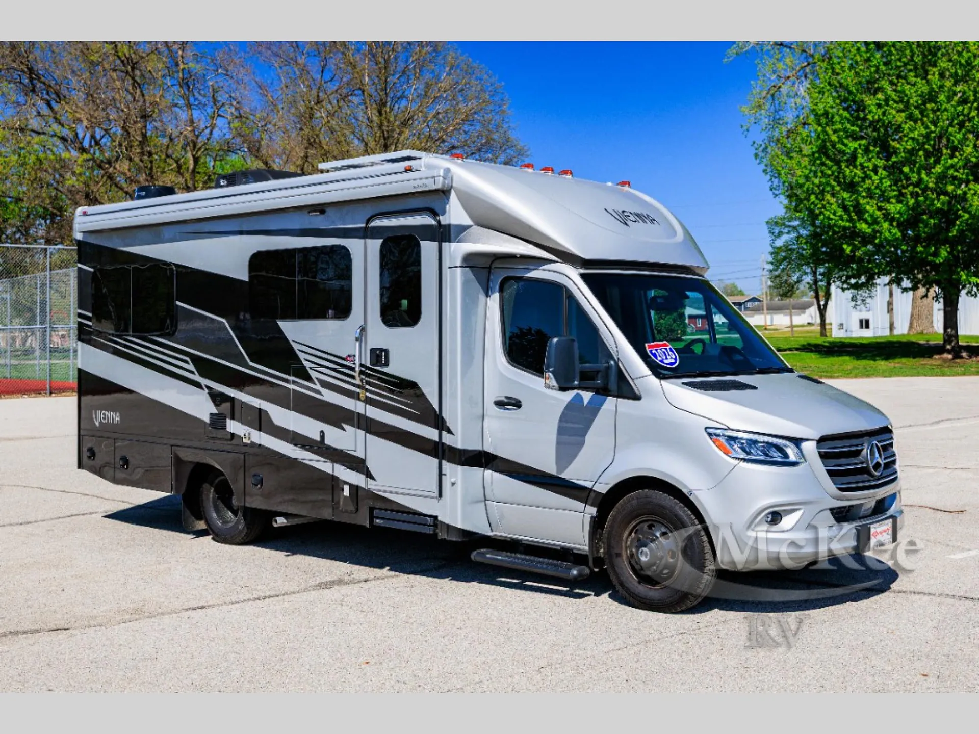 2026 Renegade RV Vienna 25DLN - Photo 2