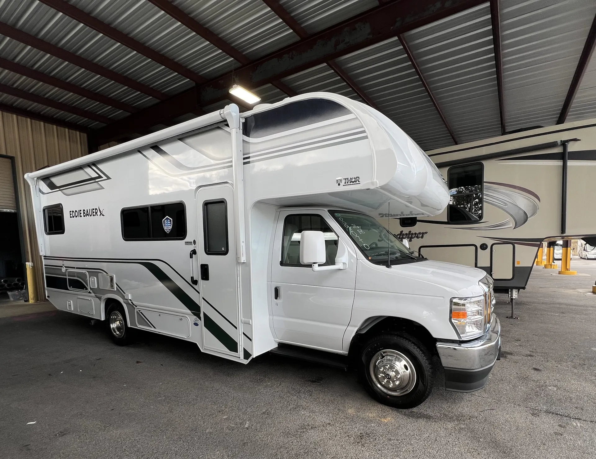 2025 Thor Motor Coach Freedom Eddie Bauer 26EB - Photo 2