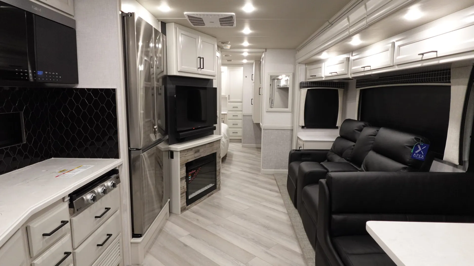 2026 Holiday Rambler Vacationer 35K - Photo 3