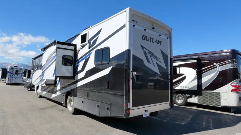 2026 Thor Motor Coach Outlaw Wild West Edition 38K - Photo 4