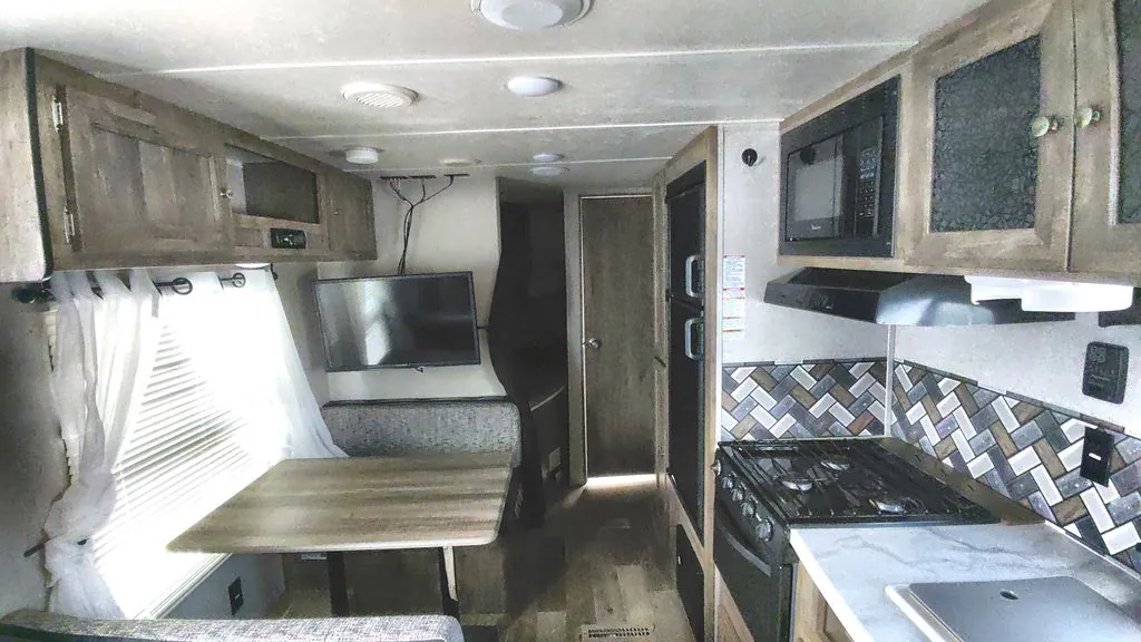 2019 Palomino Puma XLE Lite 22RBC, Photos photo 15