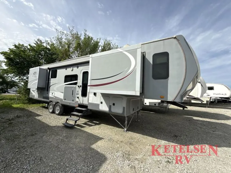 2015 Highland Ridge RV Roamer 346FLR - Main photo