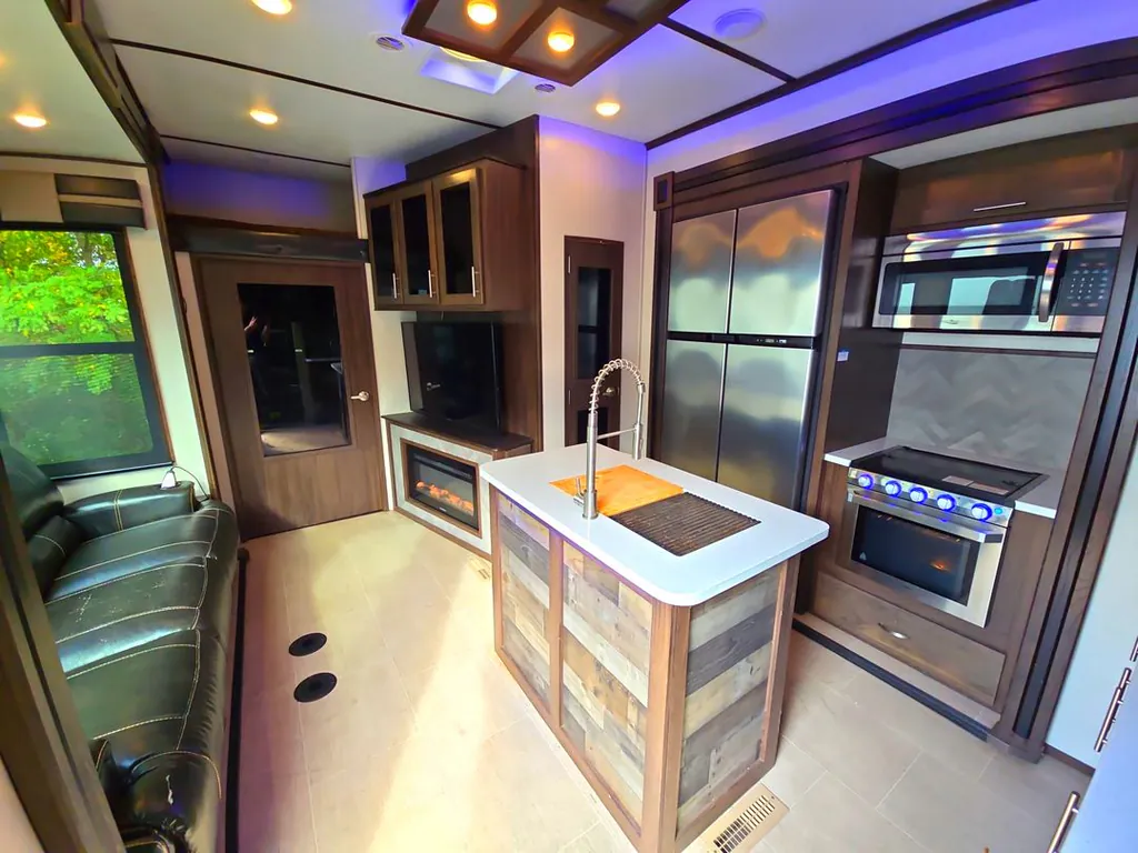 2019 Jayco Seismic Luxury Series 3512, Photos photo 2