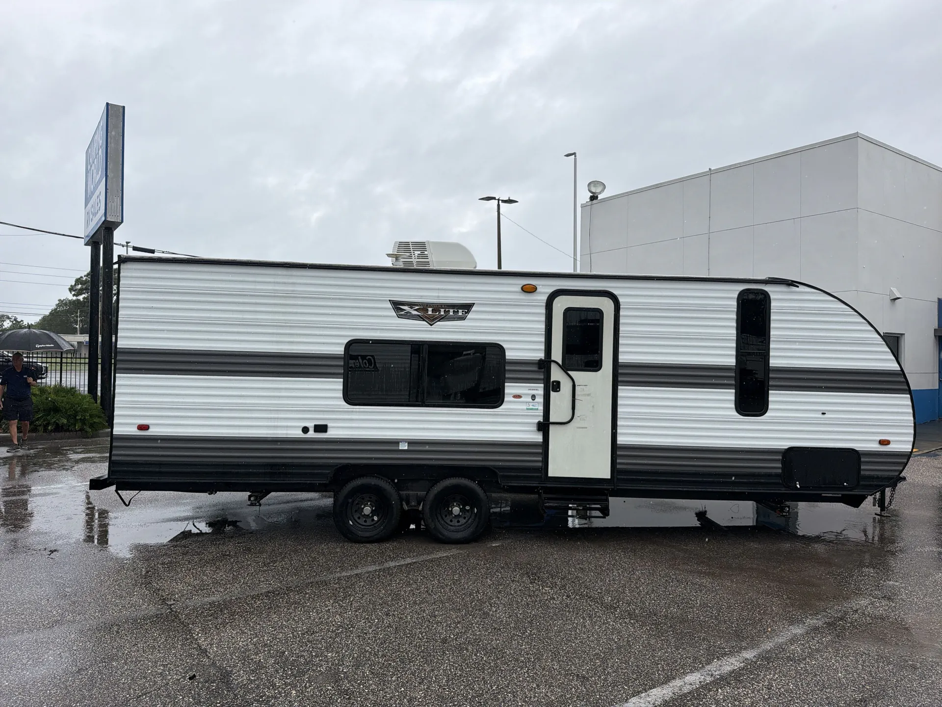 2023 Forest River Wildwood X-Lite 261BHXL — living area main