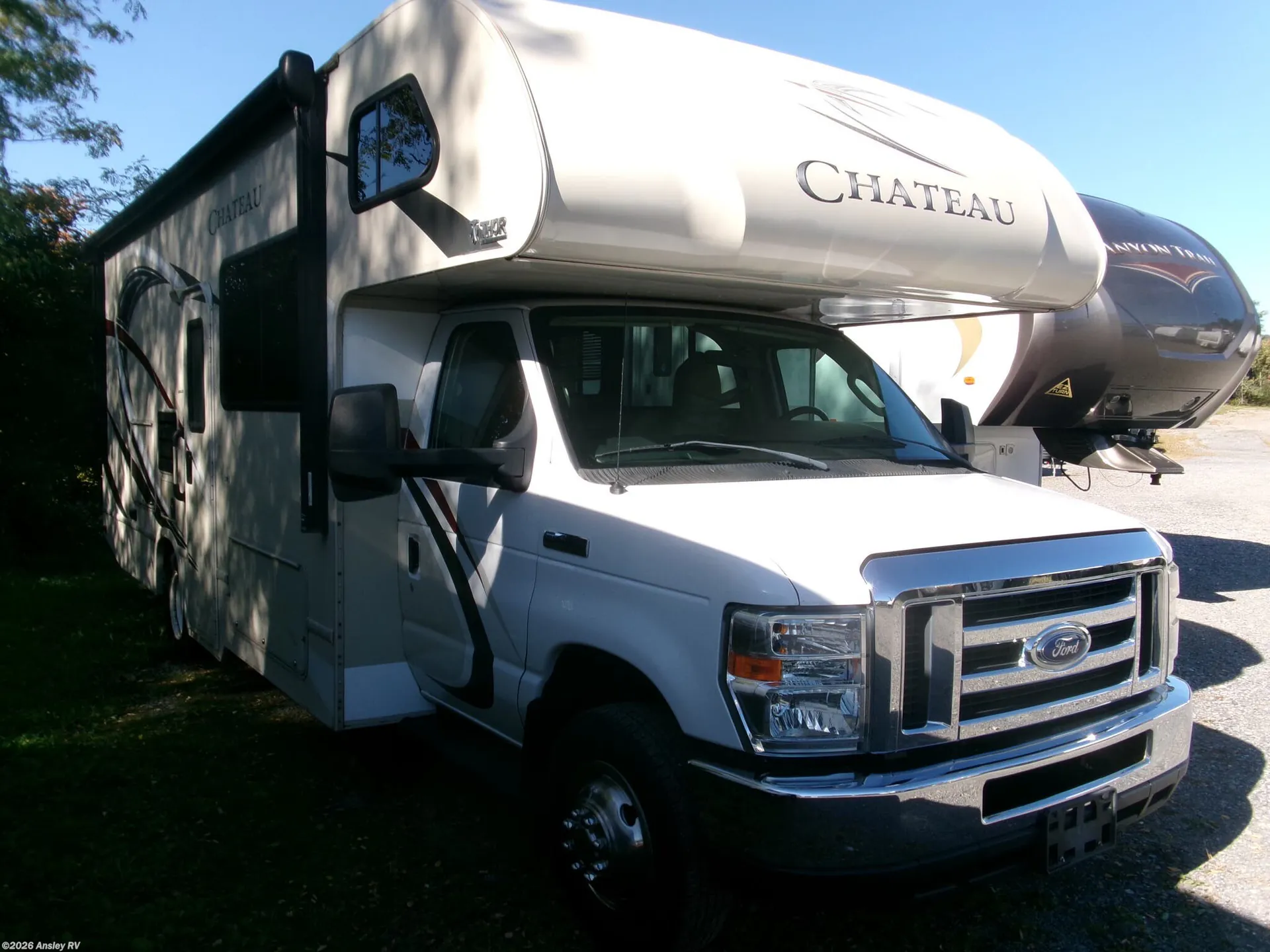 2017 Thor Motor Coach Chateau 26B - Photo 3