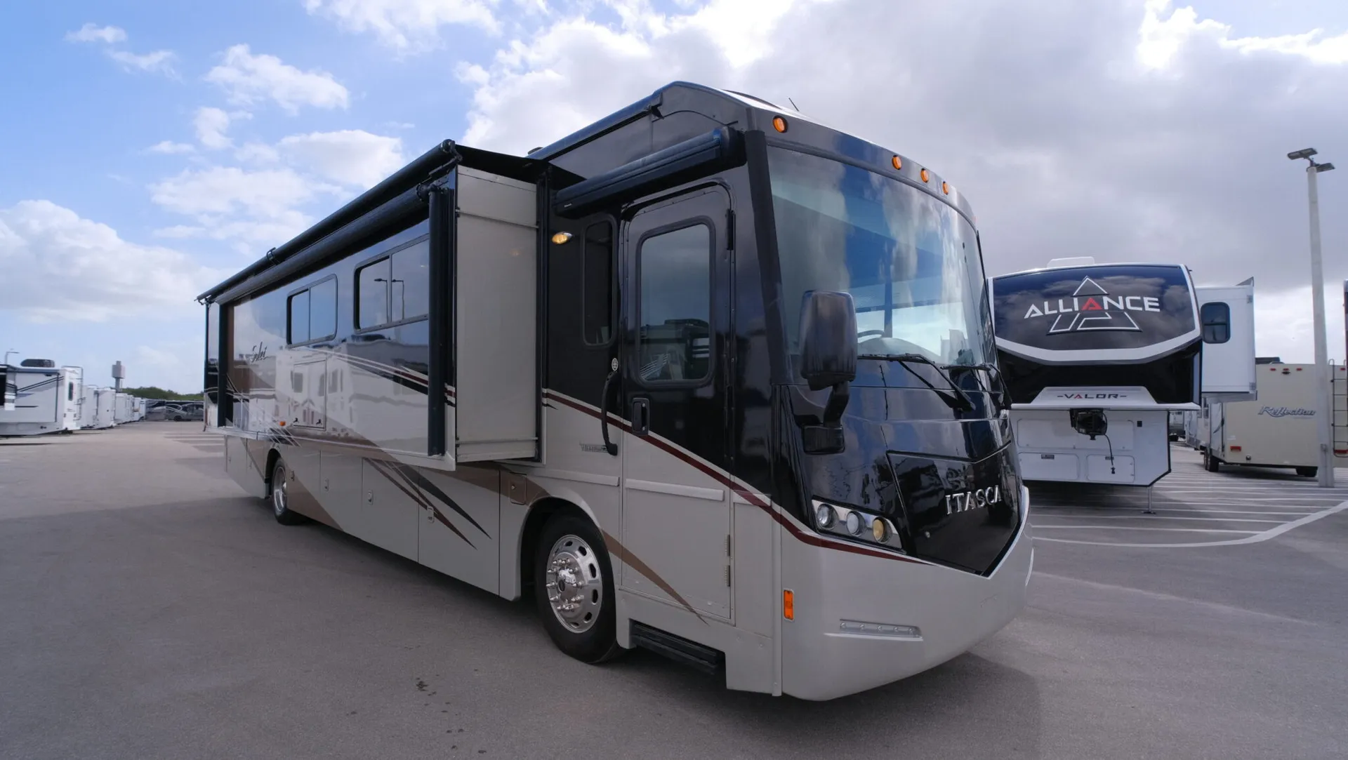 2016 Winnebago Solei 38R - Photo 2